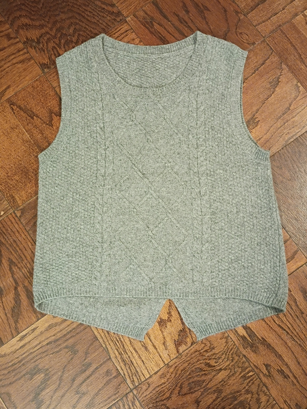 100% Wool Gray Cable Knit Scoop Neck Sweater Vest Sleeveless Size XL Minimalist